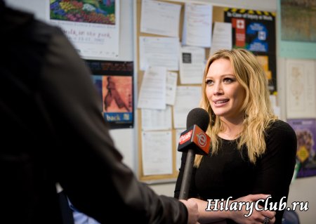 Хилари посетила одну из школ Торонто